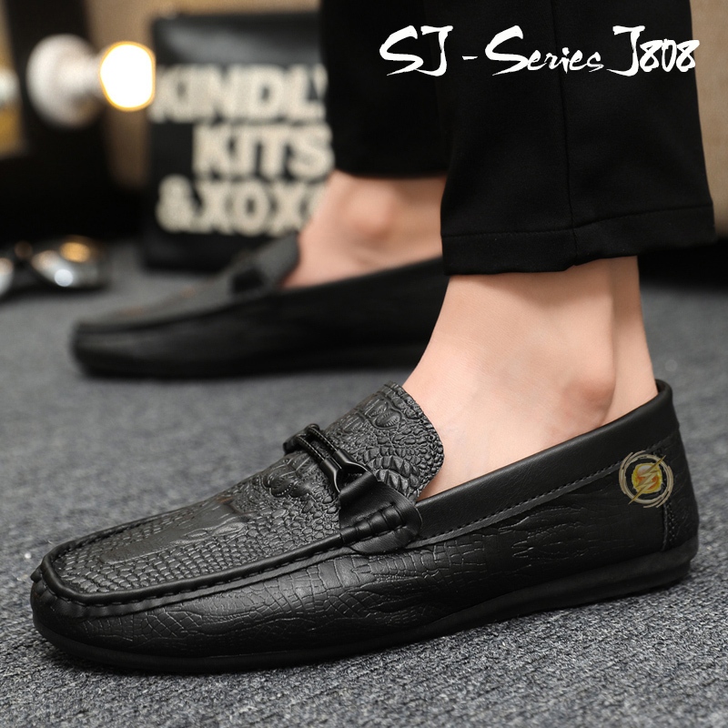 [OOS] รองเท้าโลฟเฟอร์แบบสวมสําหรับผู้ชายพร้อมหนังสุดเท่และอินเทรนด์ J808