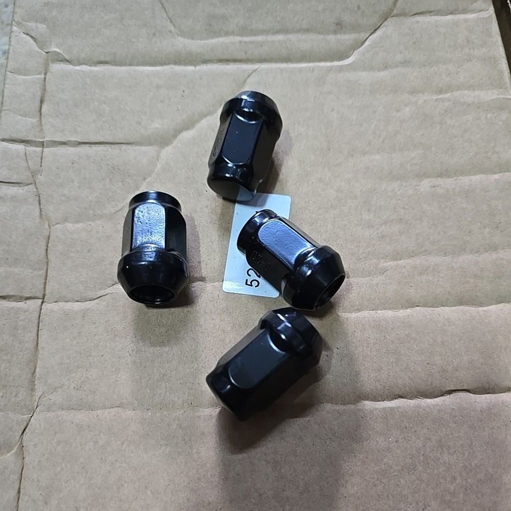 น็อตล้อโครเมียมสีดํา jeep cherokee xj wrangler JK YJ TJ jeep CJ 7