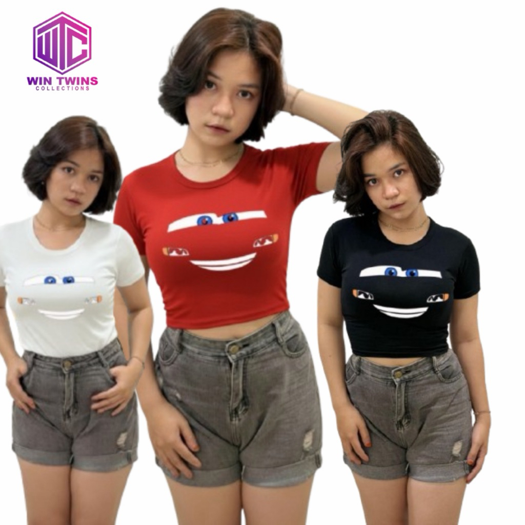 WIN TWINS Crop Top Mcqueen - เสื้อครอปผู้หญิง - เสื้อยืดเสื้อครอปผู้หญิง - เสื้อทรงเข้ารูปผู้หญิงสไต