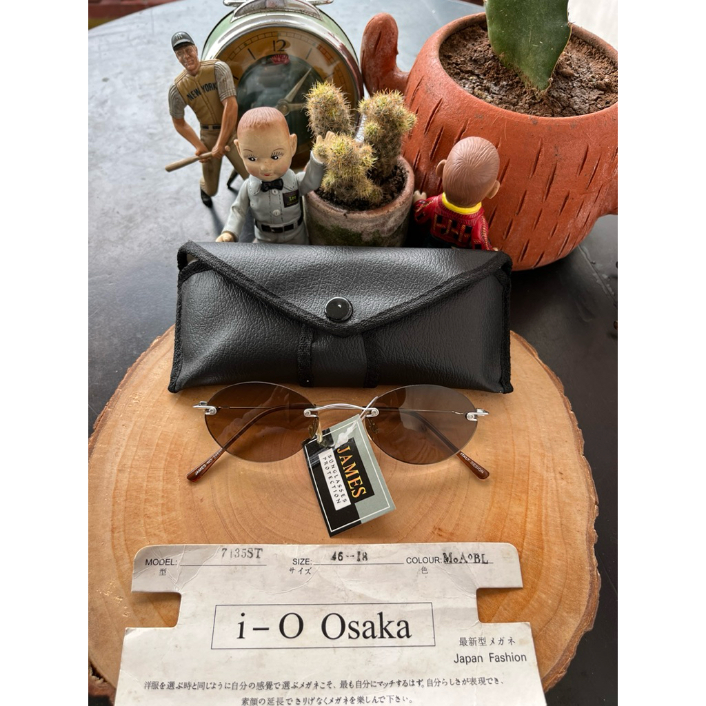 แว่นไร้ขอบ 80s Brand: JAMES Made in Italy UV Protection