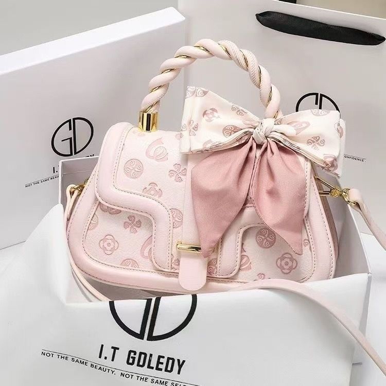 | กระเป๋าถือสตรีแบบแขวนแบรนด์ Niche Premium Embossed Motif สีชมพูอ่อนแฟชั่น zxw