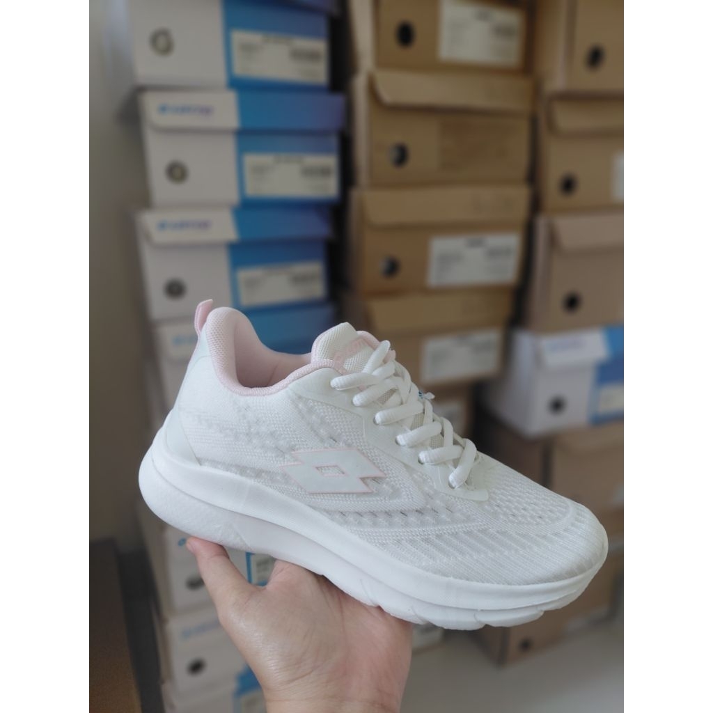 LOTTO รองเท้าวิ่งผู้หญิง