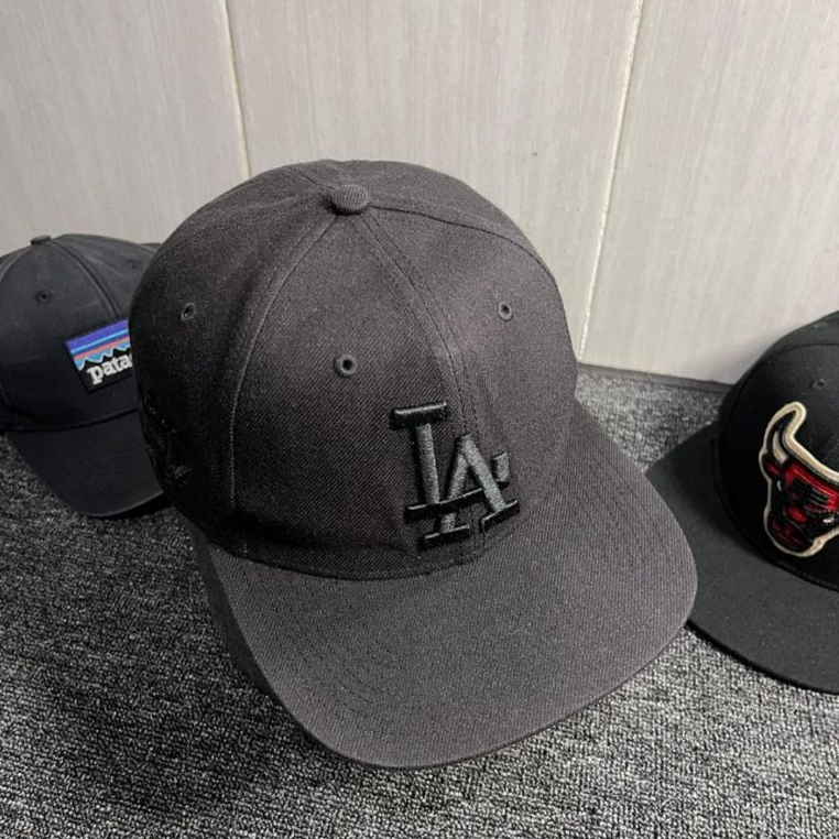 LA ชุดสูทสีดําถึงสีดํา 47