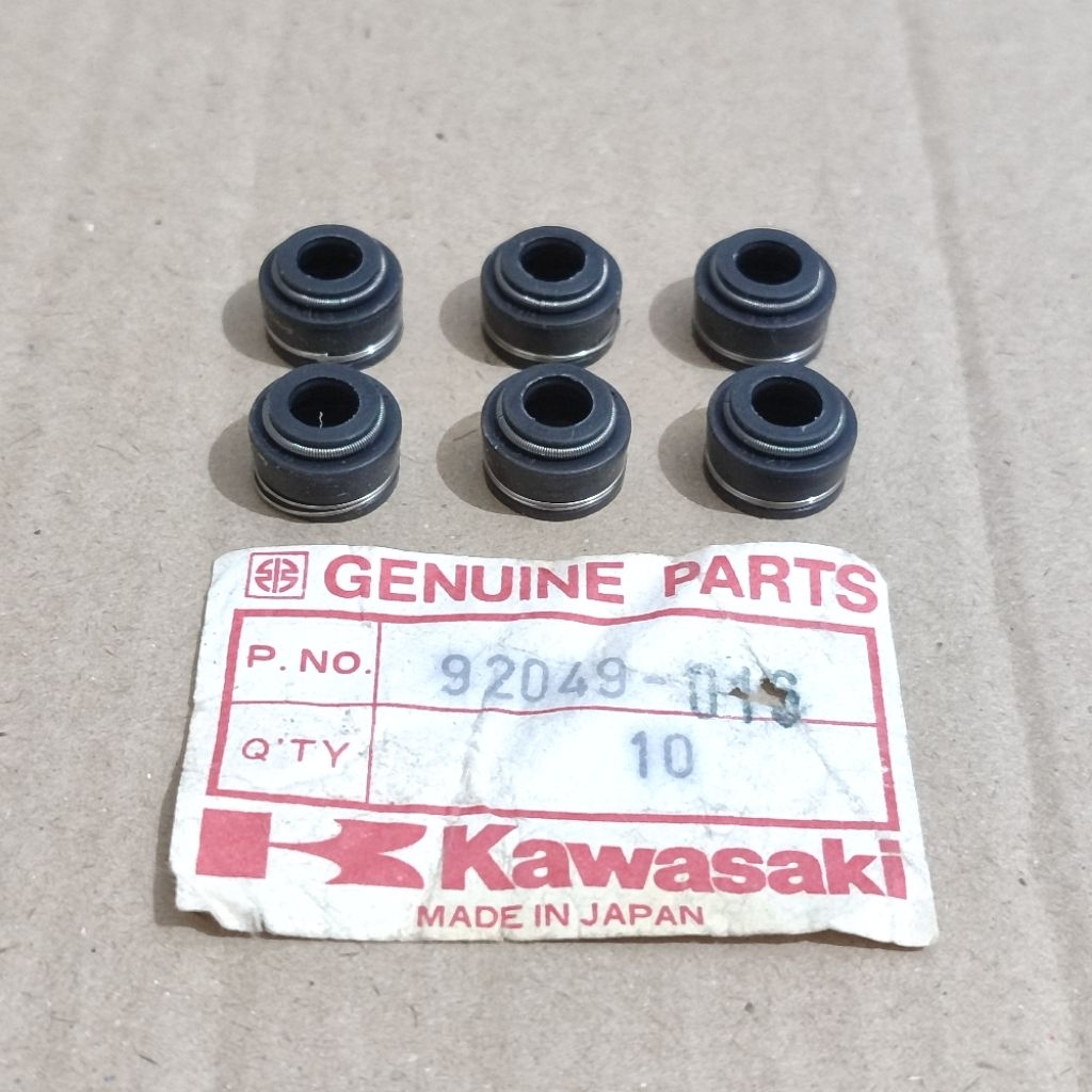 ซีลน้ํามันวาล์ว kawasaki binter merzy mercy KZ200 KZ 200 KZ-200 ของแท้จากญี่ปุ่น