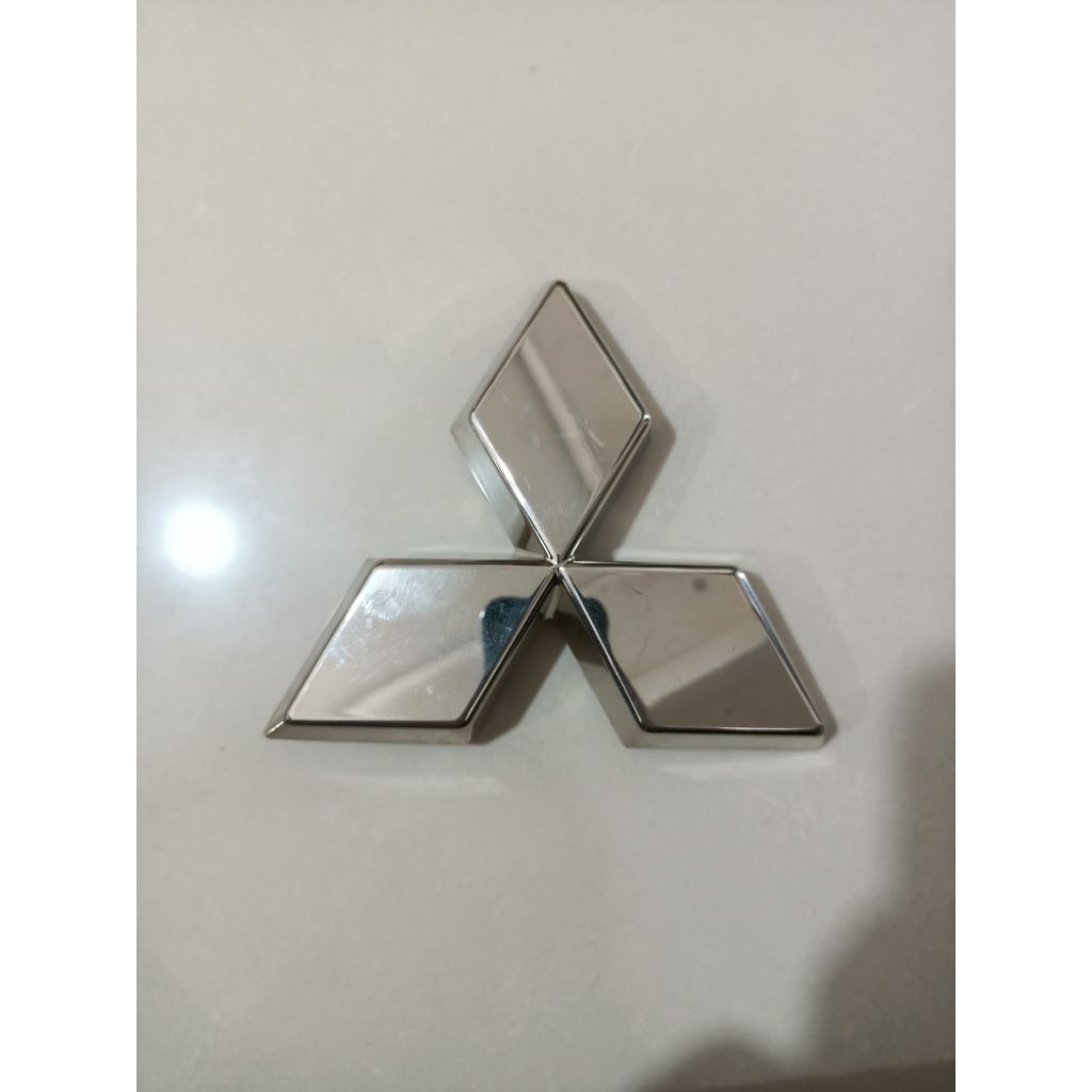 MITSUBISHI CHROME THREE DIAMOND LOGO รถ EMBLEM