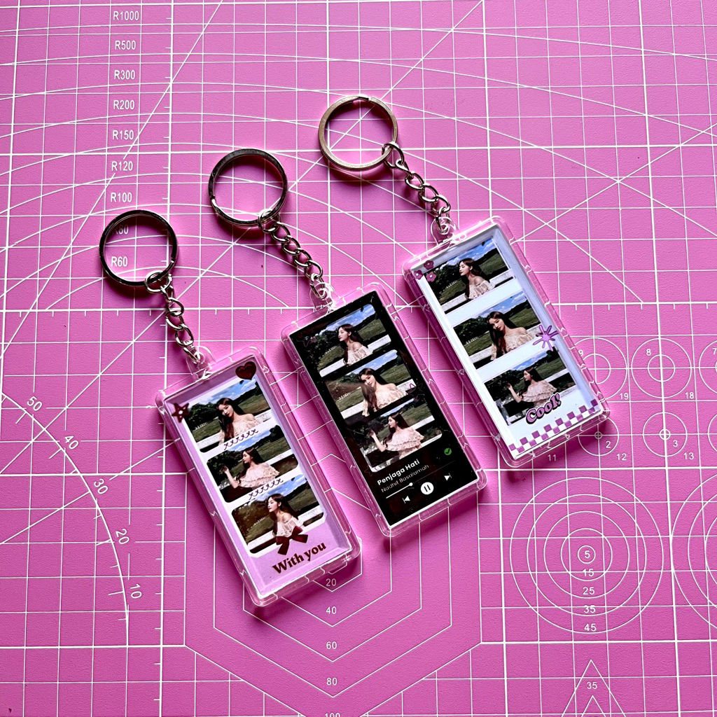 GANTUNGAN ACRYLIC KEYCHAIN/CUSTOM PHOTO STRIP KEYCHAIN/CUSTOM PHOTO ACRYLIC KEYCHAIN