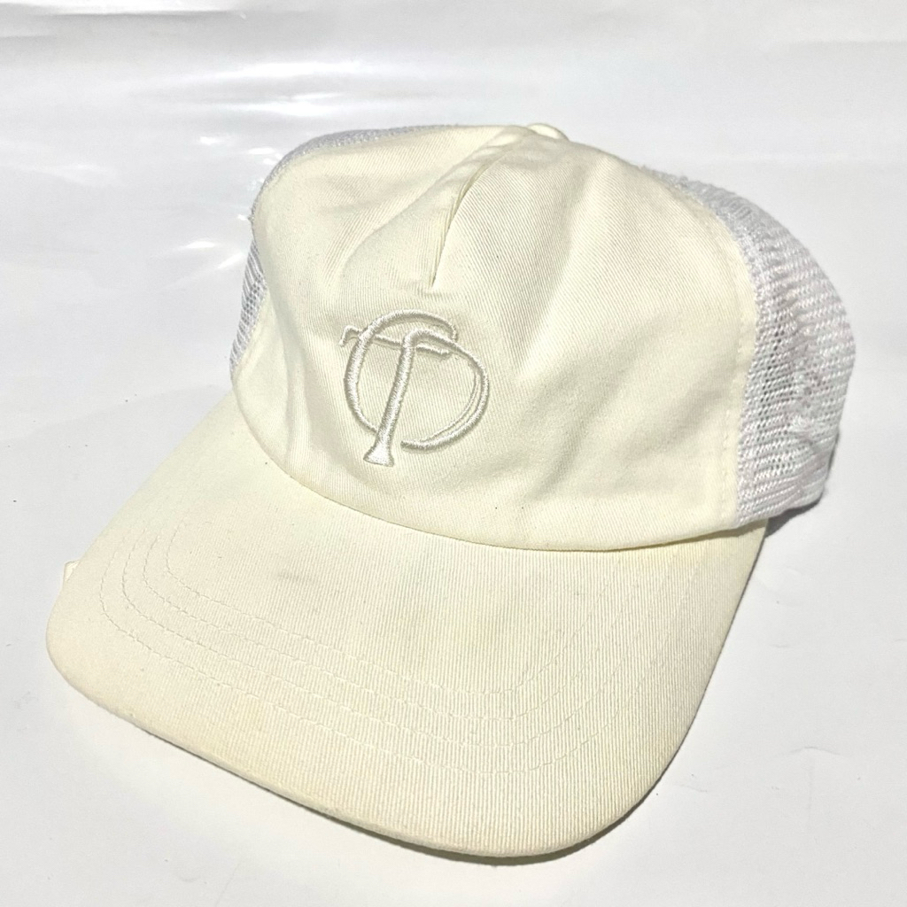 ผลิตภัณฑ์เปิดโดย Open YY Trucker Cap White to Cream OSFA