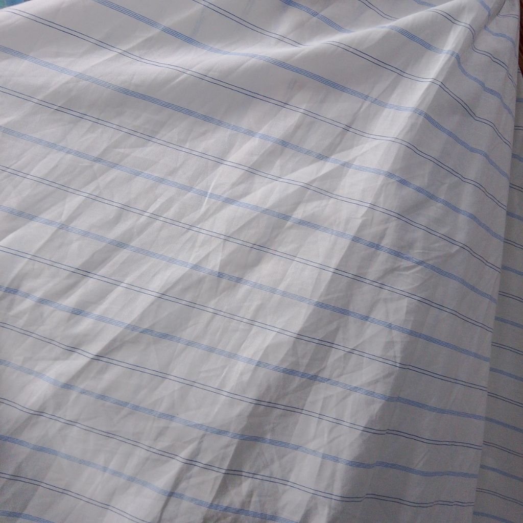 KEMEJA KATUN ผ้าคอตตอน Popline ลายทางบางสีน้ําเงินและขาวโดยมิเตอร์ | วัสดุเสื้ออย่างเป็นทางการสําหรั