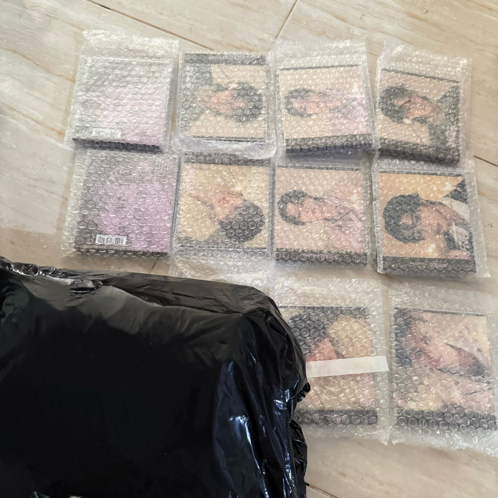 BOOKED lia skz album เสื้อกันฝนอัญมณี