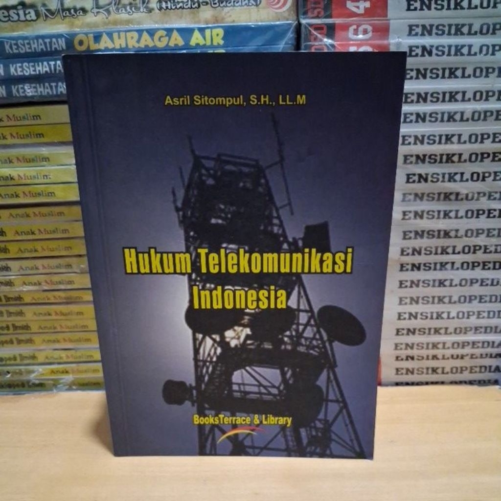 หนังสือต้นฉบับของกฎหมายโทรคมนาคมชาวอินโดนีเซียโดย Asriel Sitompul, SH, LL.M BooksTerrace & Library