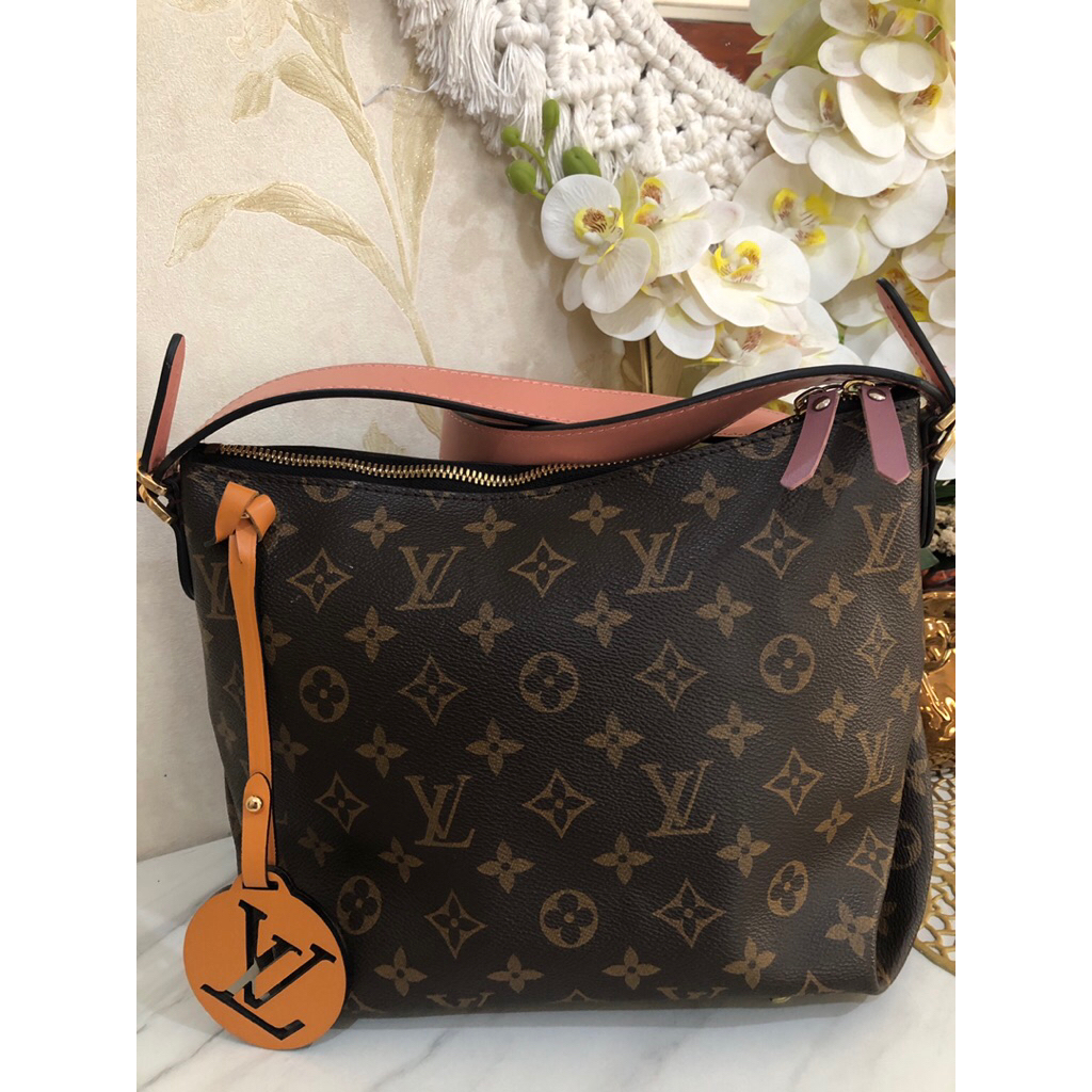 Lou**is Vui**ton กระเป๋าสะพายยาว PL