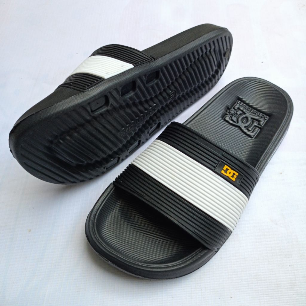 รองเท้าแตะ distro slop ใหม่ล่าสุดของ DC DC