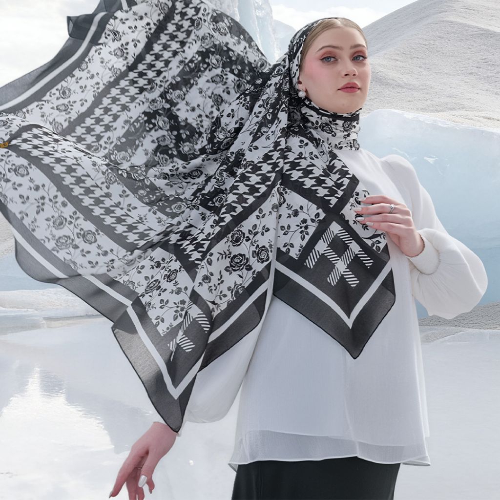 REINETTE SCARF โดย IVAN GUNAWAN PRIVE