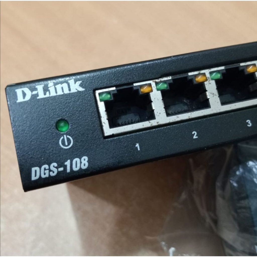 SWITCH HUB D-LINK DGS-108 8PORT GIGABIT + ADAPTER