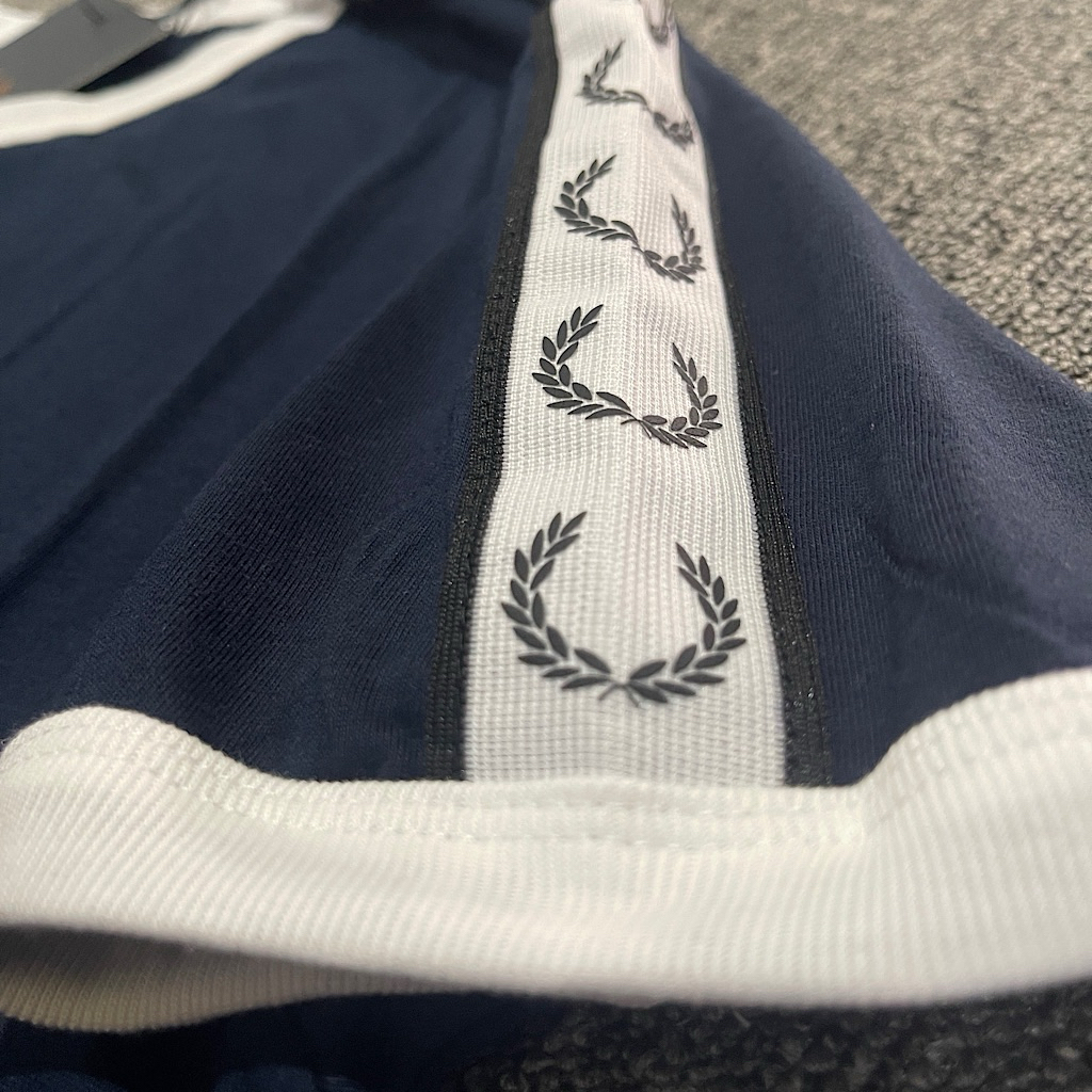 AMD 907 FRED NAVY T-SHIRT WITH WHITE SHOULDER LIST LIKE ORIGINAL ราคา ถูกที่สุด ดีลบีเคเค แกลเลอรีภาพที่ 3