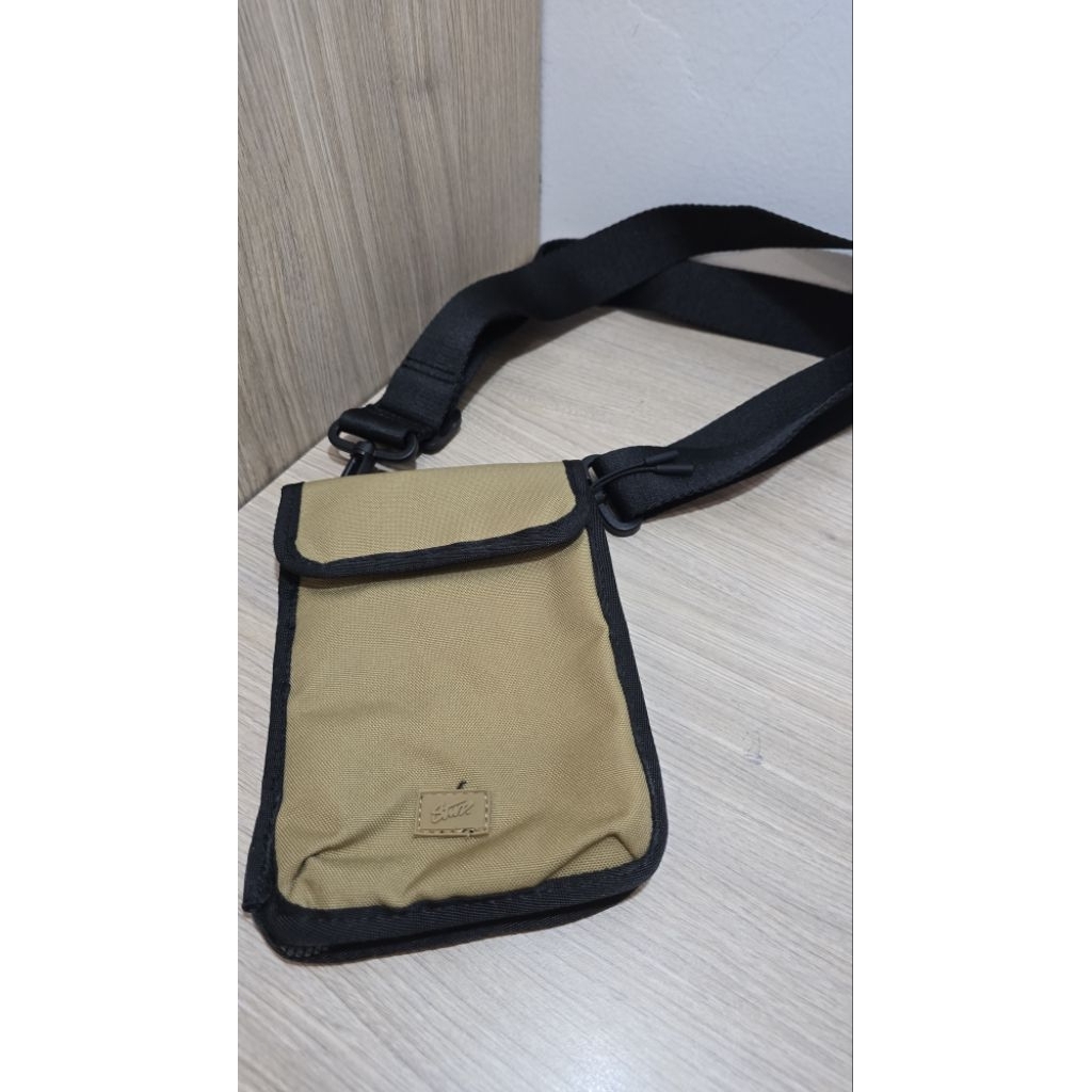 STWD Pull & Bear Sling Bag ของแท้ (ใหม่เอี่ยม) / Passport Pouch กระเป๋าสะพาย / สลิงข้ามร่างกายหรือกร