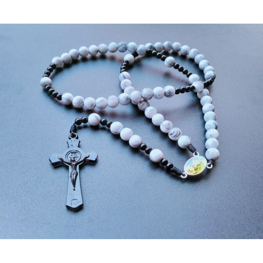 R39 CATHOLIC BLACK ACRYLIC CROSS MARBLE MOTIF PEARL ROSARY