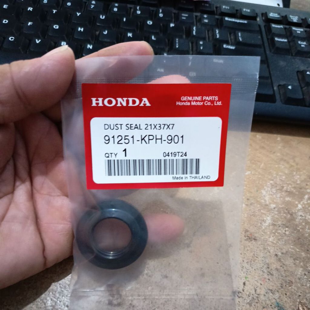 FRONT WHEEL ASH SEAL HONDA KHARISMA SUPRA 21X37X7 ORIGINAL THAILAND (91251-KPH-901)