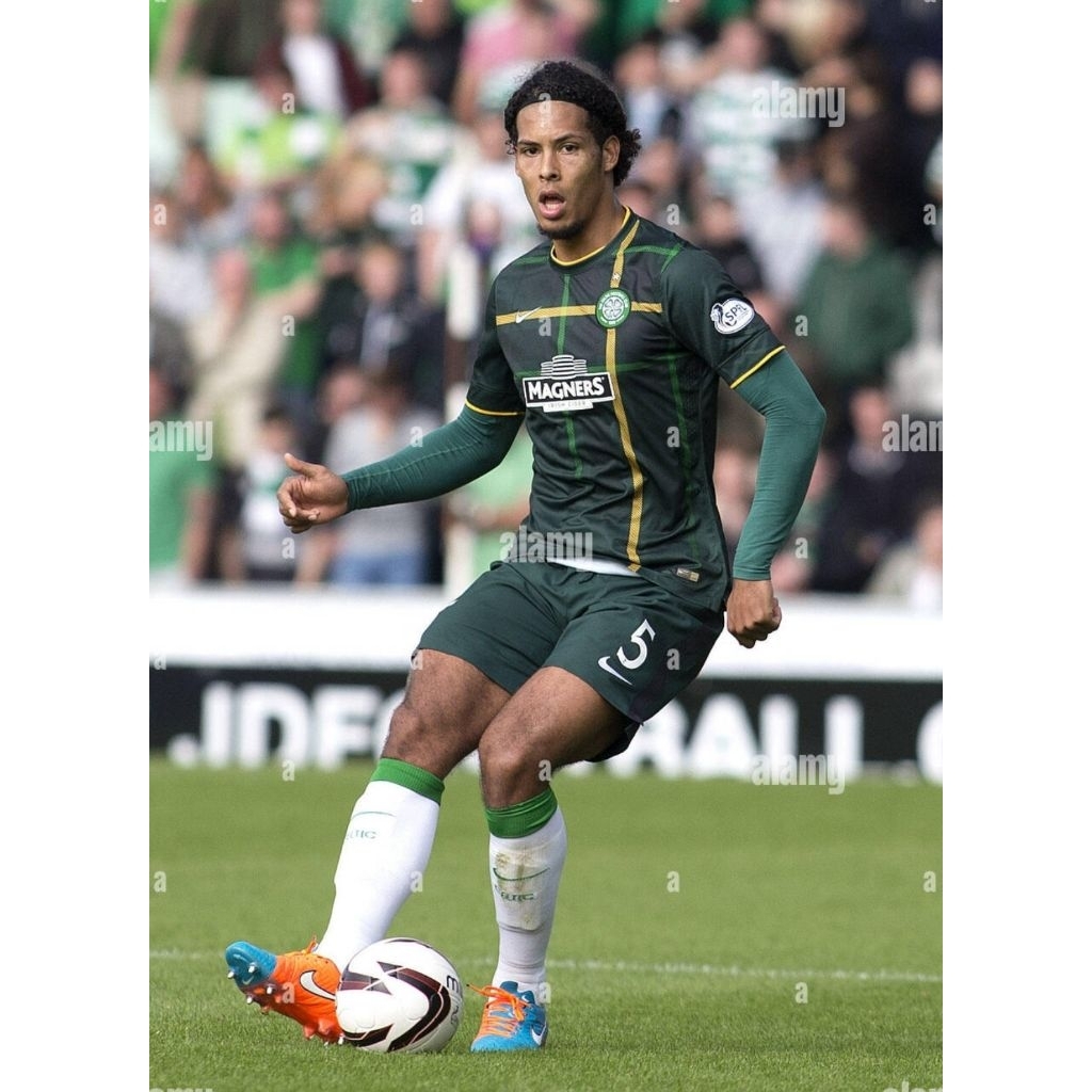 เสื้อเจอร์ซีย์ย้อนยุค GL45G0W CELLT1C Away 14-15