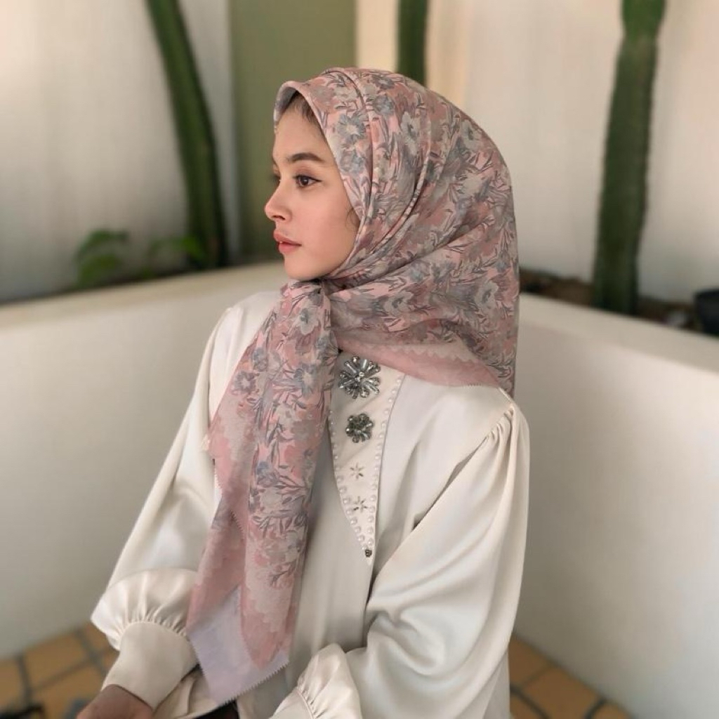 (CODE - SAYLA) PREMIUM SQUARE MOTIF VUAL สามารถเปลี่ยนรูปได้ใน MANY