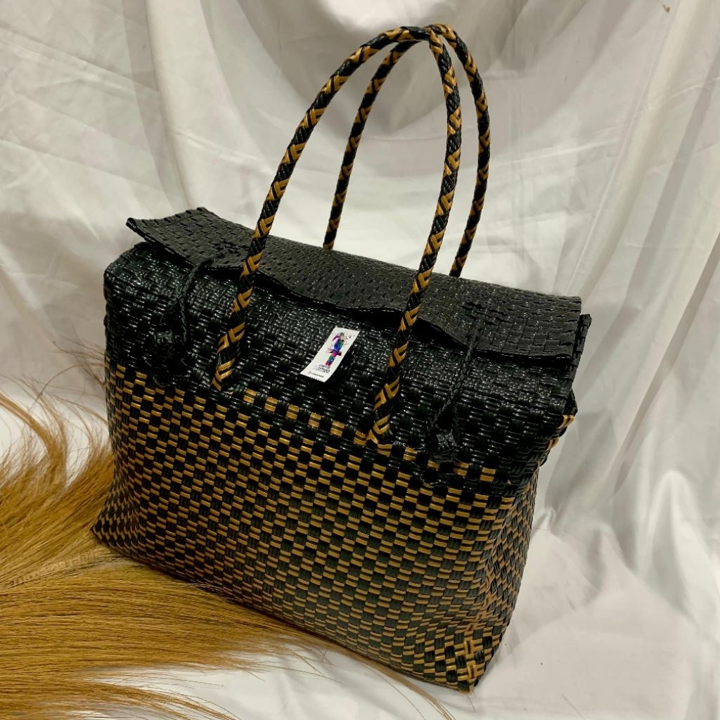 LARGE SQUARE WOVEN BAG - CLOSED WOVEN BAG