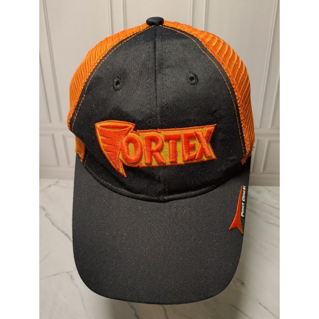 หมวกมือสอง / Preloved Fortex Fast Back สีดําสีส้ม