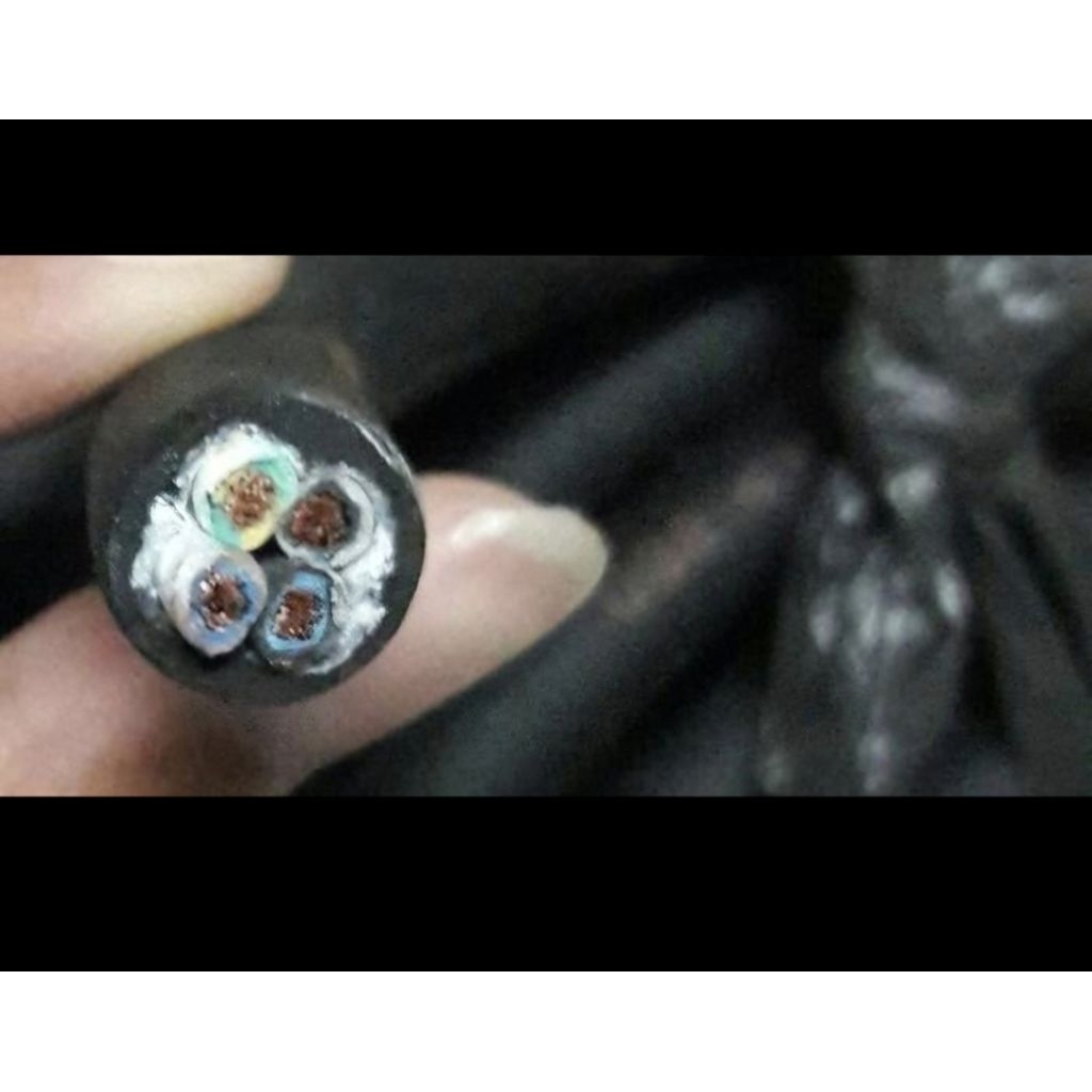 H07RNF 4x6mm2 Titanex / First Cable 4x6 mm2 4 x 6 mm2 ยางสีดําทนน้ํามันยืดหยุ่นสําหรับ Mining Oil & 