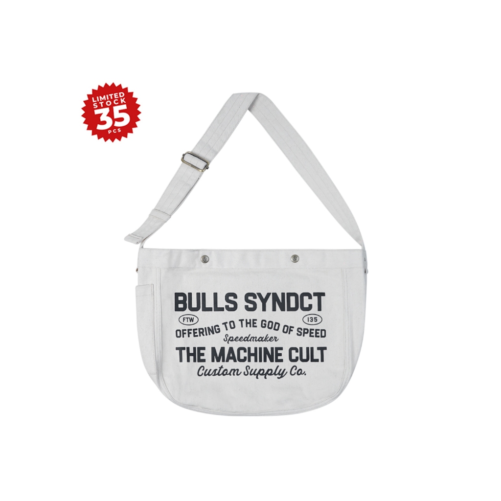 กระเป๋าหนังสือพิมพ์ BULLS SYNDICATE | กระเป๋าสะพาย Sandes Off White