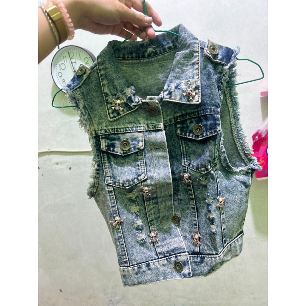 เสื้อกั๊กยีนส์หัวกะโหลก Gothic rock ด้านนอก y2k