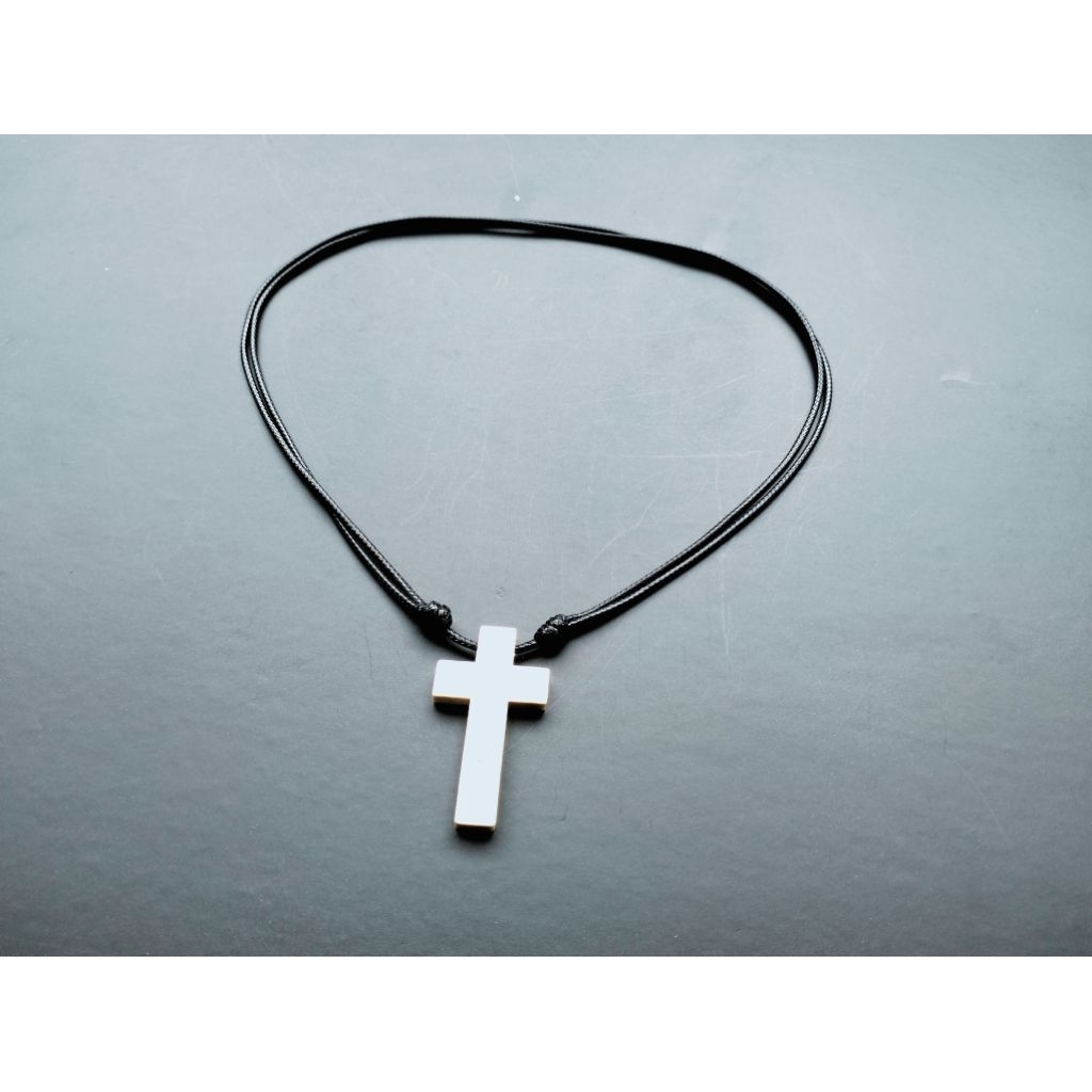 K75 BLACK KOREAN ROPE WOODEN CROSS NECKLACE