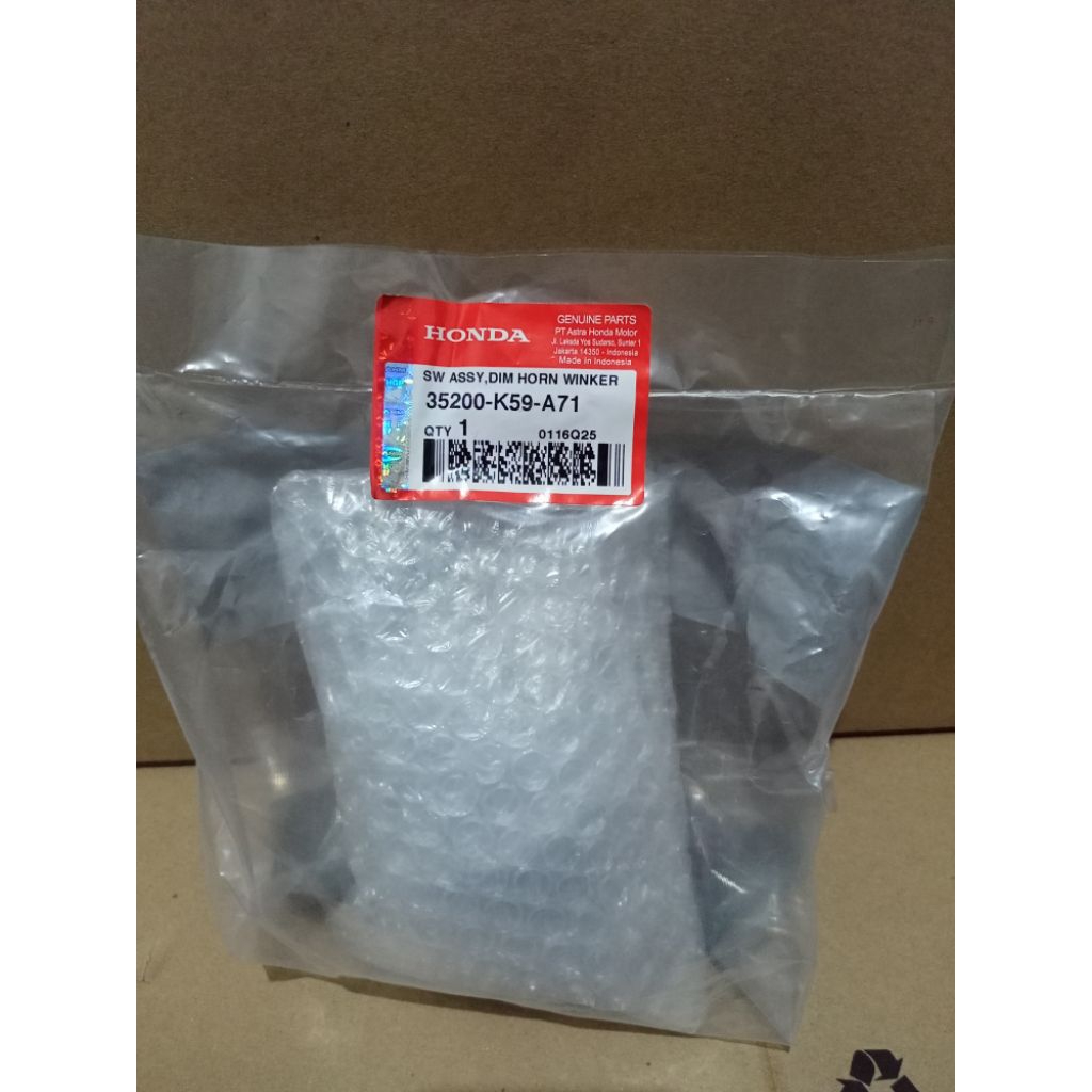 35200-K59-A71 ชุดสวิตช์ไฟเลี้ยวผู้ถือซ้าย Honda Vario 125 150 LED New 2018 - 2025. อืม ดั้งเดิม