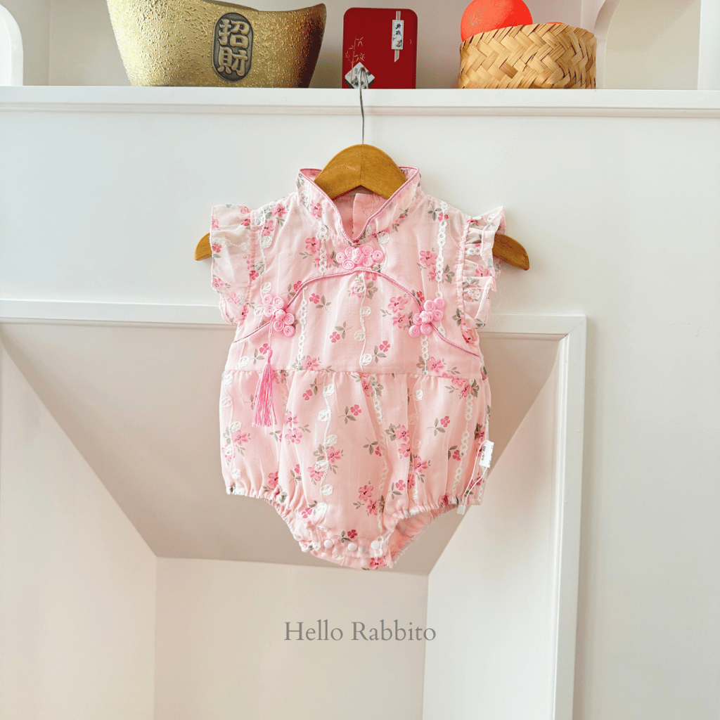Hello Rabbito Little Bloom Cheongsam Romper / Cheongsam Romper / ชุดรอมเปอร์เด็กผู้หญิง / เสื้อผ้าปี