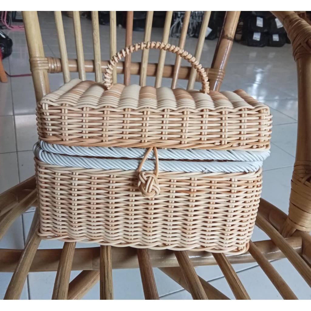 SYNTHETIC RATTAN COSMETIC BAG/MAKEUP BAG