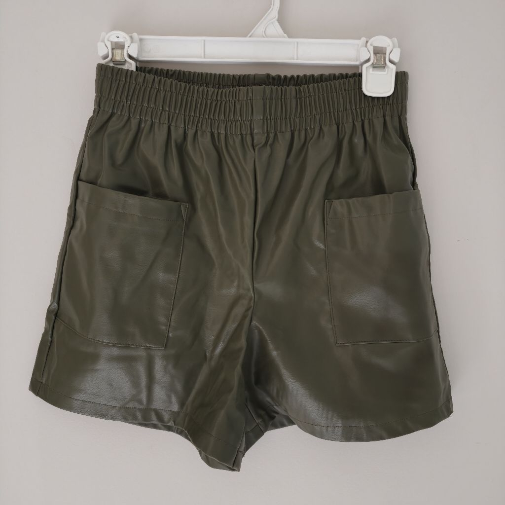 กางเกงขาสั้นหนัง LC waikiki