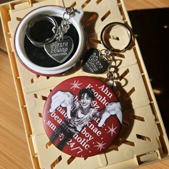 พวงกุญแจกระจก CORTIS