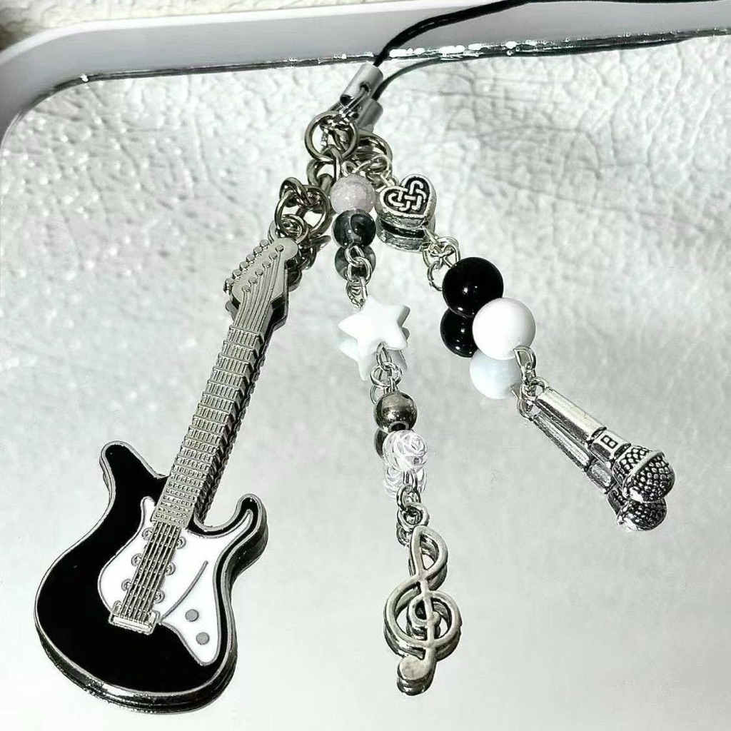 พวงกุญแจ GUITAR BLACK AESTTHETIC PINTEREST BNW STYLE