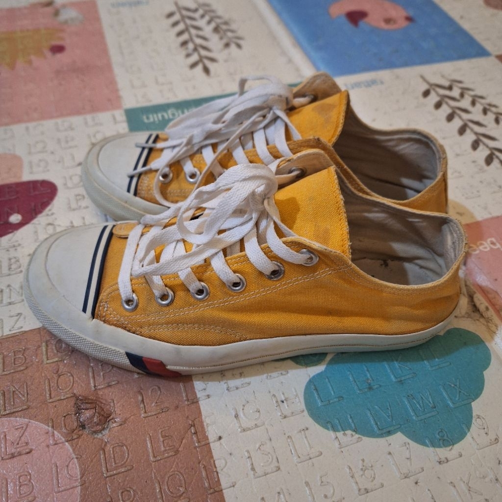 PrO KeDs CaNvAs YeLloW ขนาด 42 / 27 ซม
