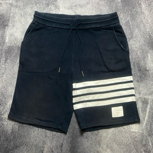 กางเกงขาสั้น Thome browne