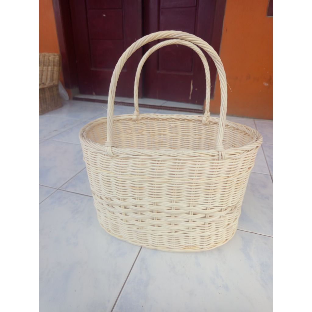 RATTAN PARCEL BASKET