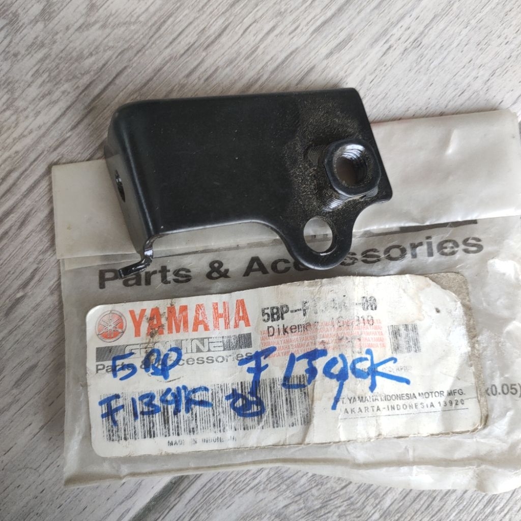 ขายึดแตร ขายึดแตร กรอบข้างซ้าย ราศีพิจิก Z ของแท้ Yamaha 5BP-F134K-00