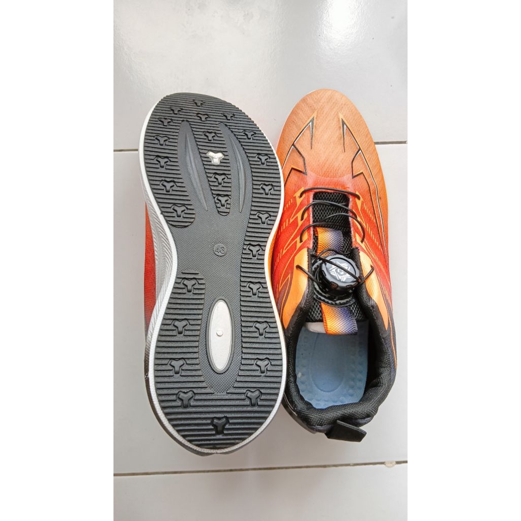 รองเท้าวิ่งผู้ชาย SIZE 43