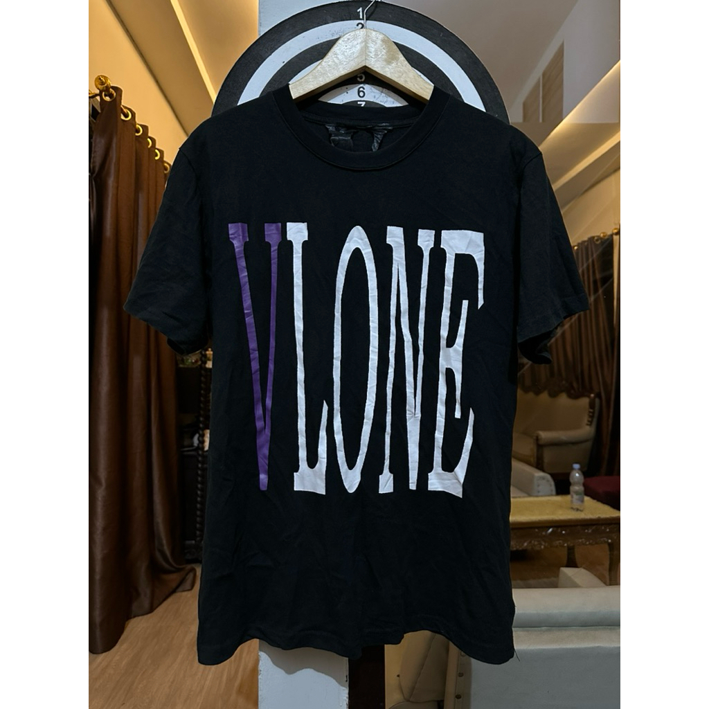 เสื้อยืดโลโก้ใหญ่ VLone Staple