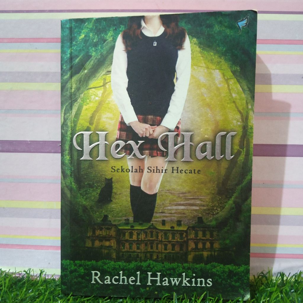 หนังสือ Hex Hall โรงเรียนเวทมนตร์ของ Hecate ในอินโดนีเซีย