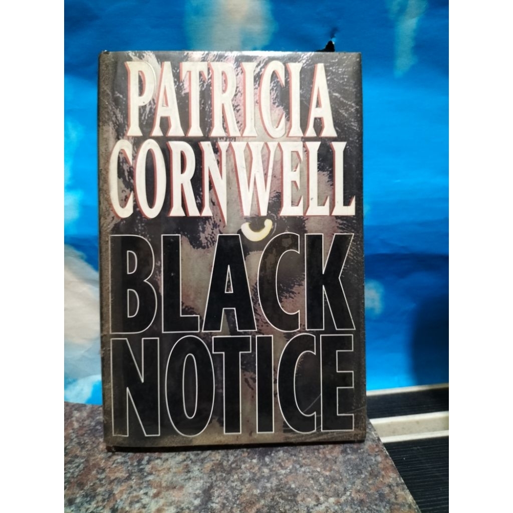 หนังสือภาษาอังกฤษสีดํามือสอง BY PATRIA CORNWELL 1999