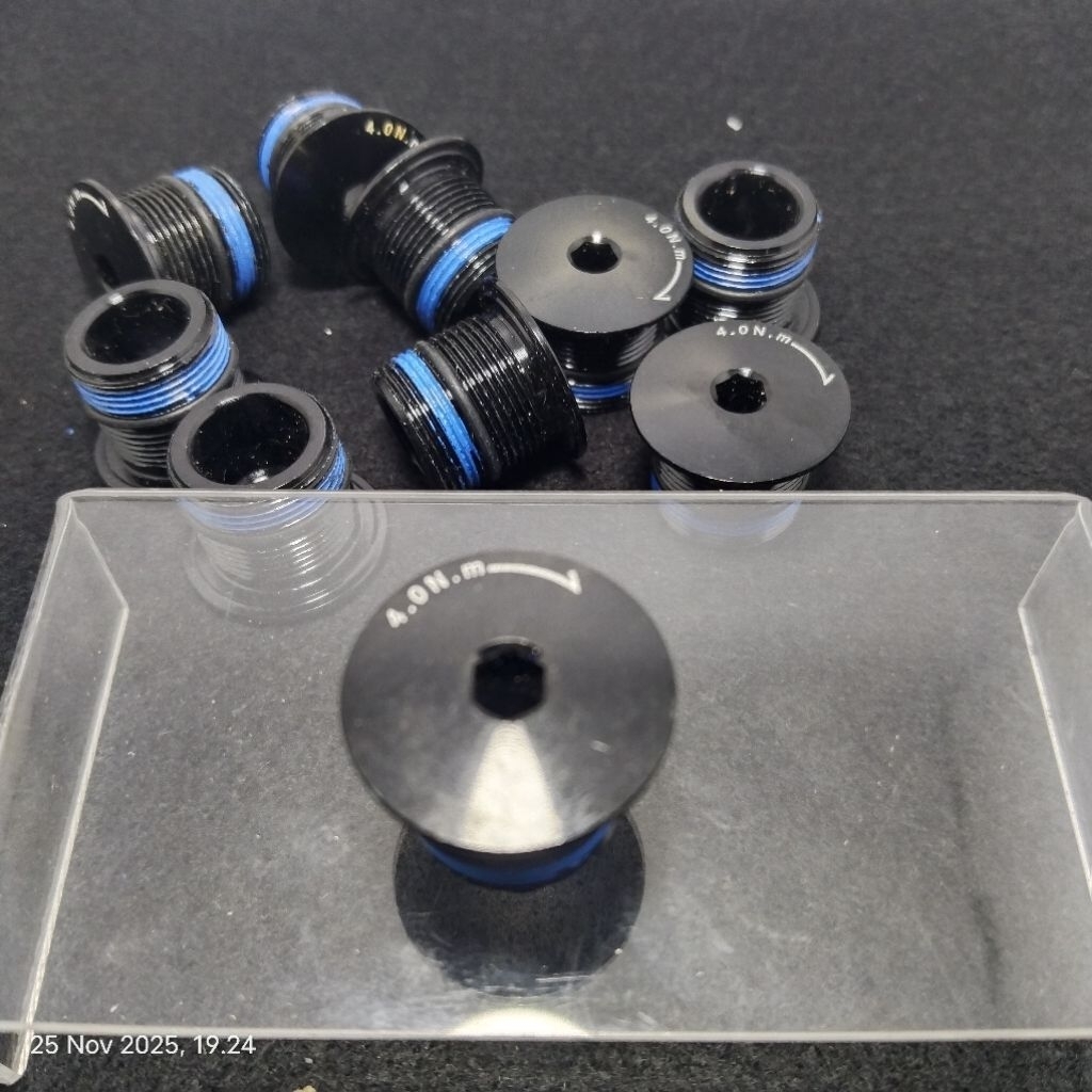 CRANK BOLT 4.0 NM***