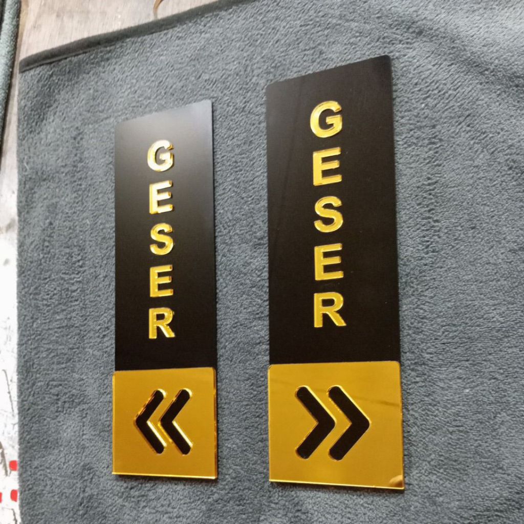 ป้ายอะคริลิคลายนูนในสไลด์ P6x H20 cm (โลโก้ใหม่)