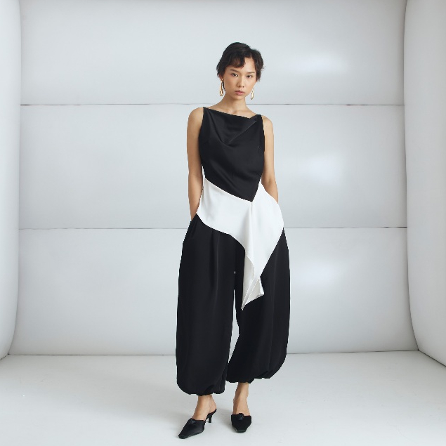 Nine Studio - Lunara Top สีดําสีขาว