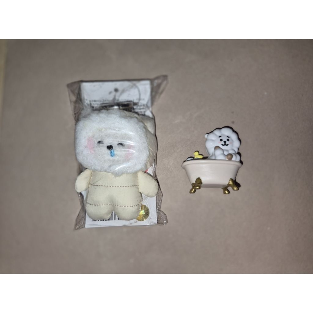 สินค้าอย่างเป็นทางการ MERCHANDISE BT21 RJ LIGHTSTICK KEYRING BTS (อ่าน DESCRIPTION)