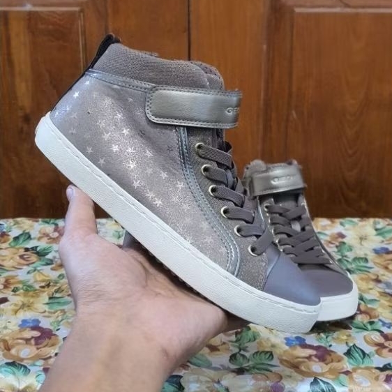 Geox star บราวน์โกลด์