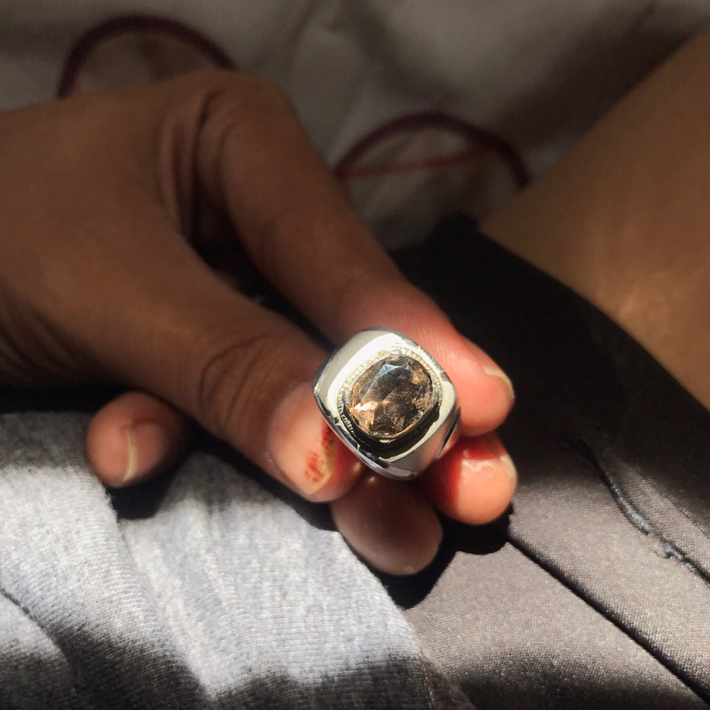 แหวน SMOKY QUARTZ อย่างเป็นธรรมชาติ